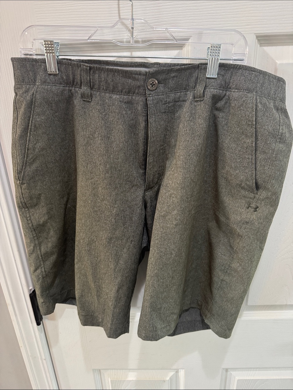 Under Armour Men’s Charcoal Gray Hybrid Golf Shorts